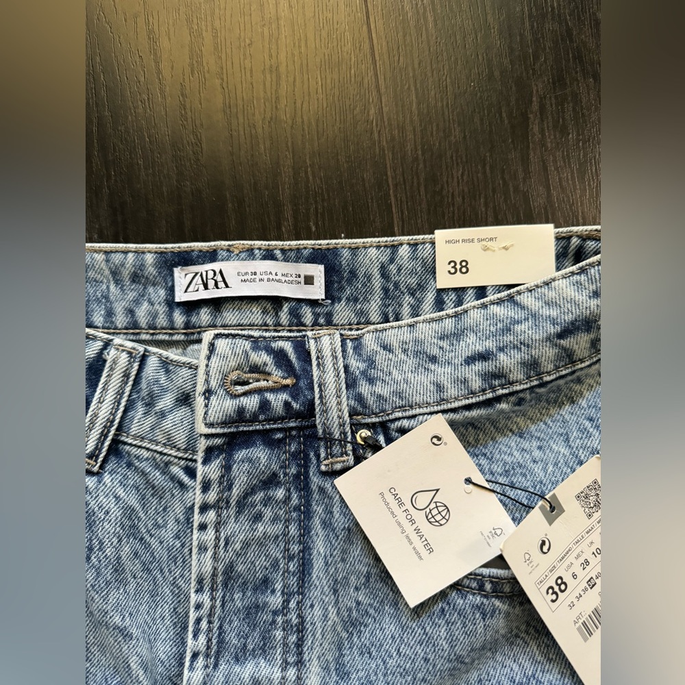 Zara high rises distressed Jean shorts with white label - Picture 4 of 9